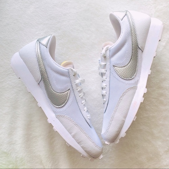 Nike Shoes - Nike Daybreak